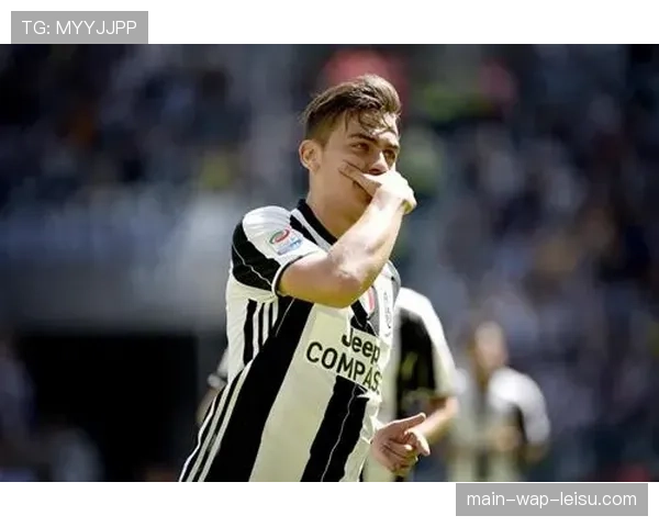 特写：迪巴拉任意球直挂死角，弗罗西诺内门将望球兴叹