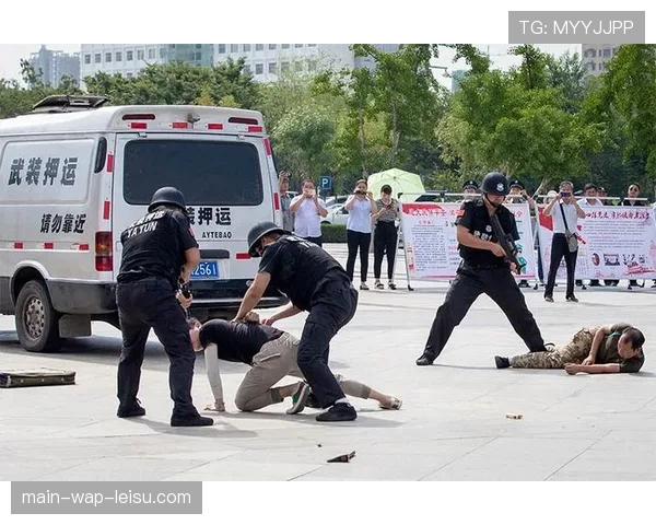 科隆队训练课重点演练:丢球后6秒内的反抢与重组防守阵型 科隆队训练课重点演练:丢球后6秒内的反抢与重组防守阵型