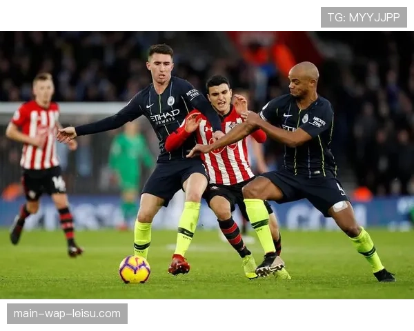 西汉姆联4-0狼队：铁锤帮大胜逃离降级区，莫耶斯压力缓解